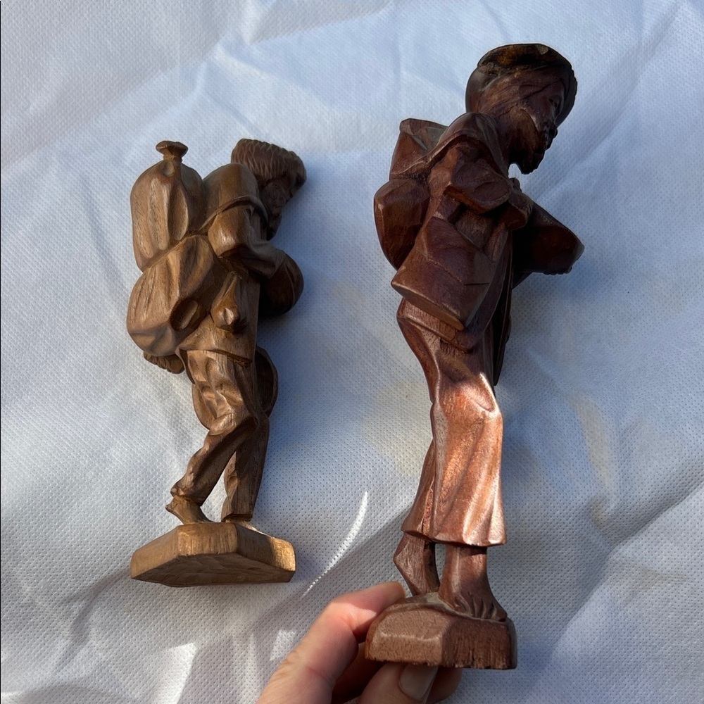 Set of two vintage Handcrafted Wooden Figurines - Picture 4 of 7